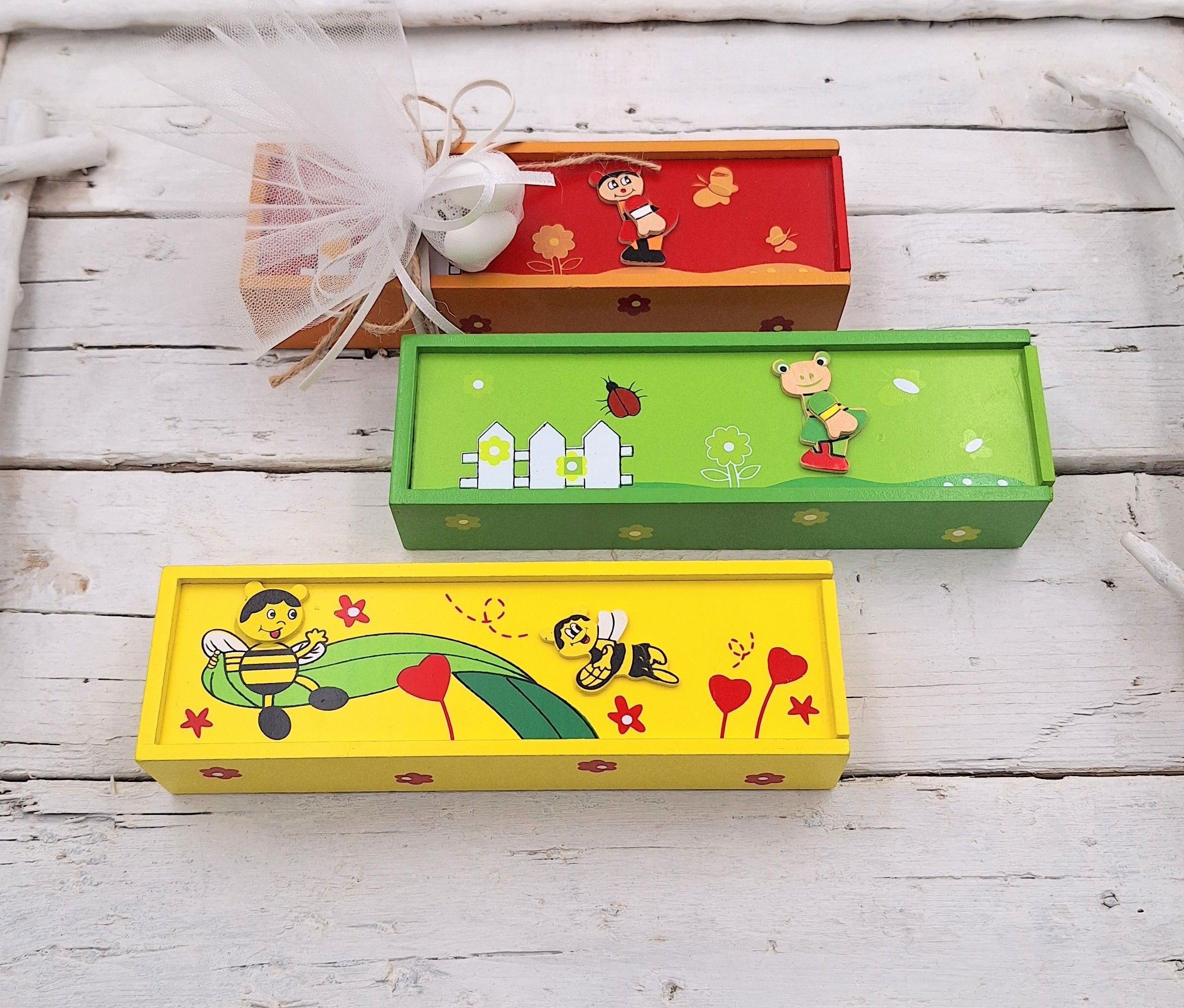 Μπομπονιέρα ξύλινη κασετίνα σε τρία χρώματα