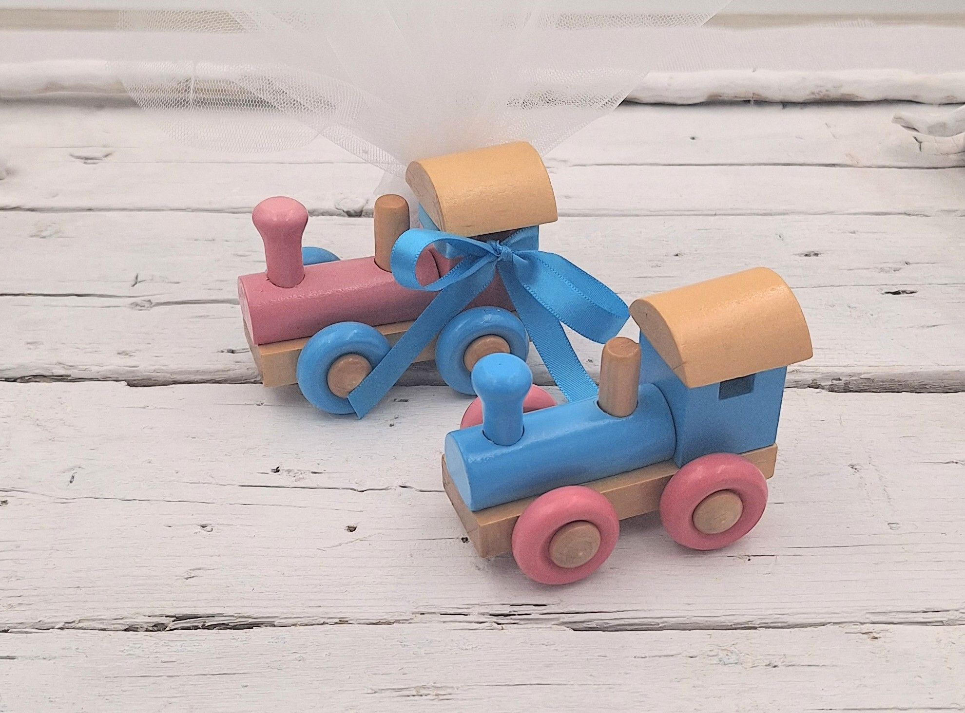 Μπομπονιέρα ξύλινη τρενάκι σε έξι χρώματα