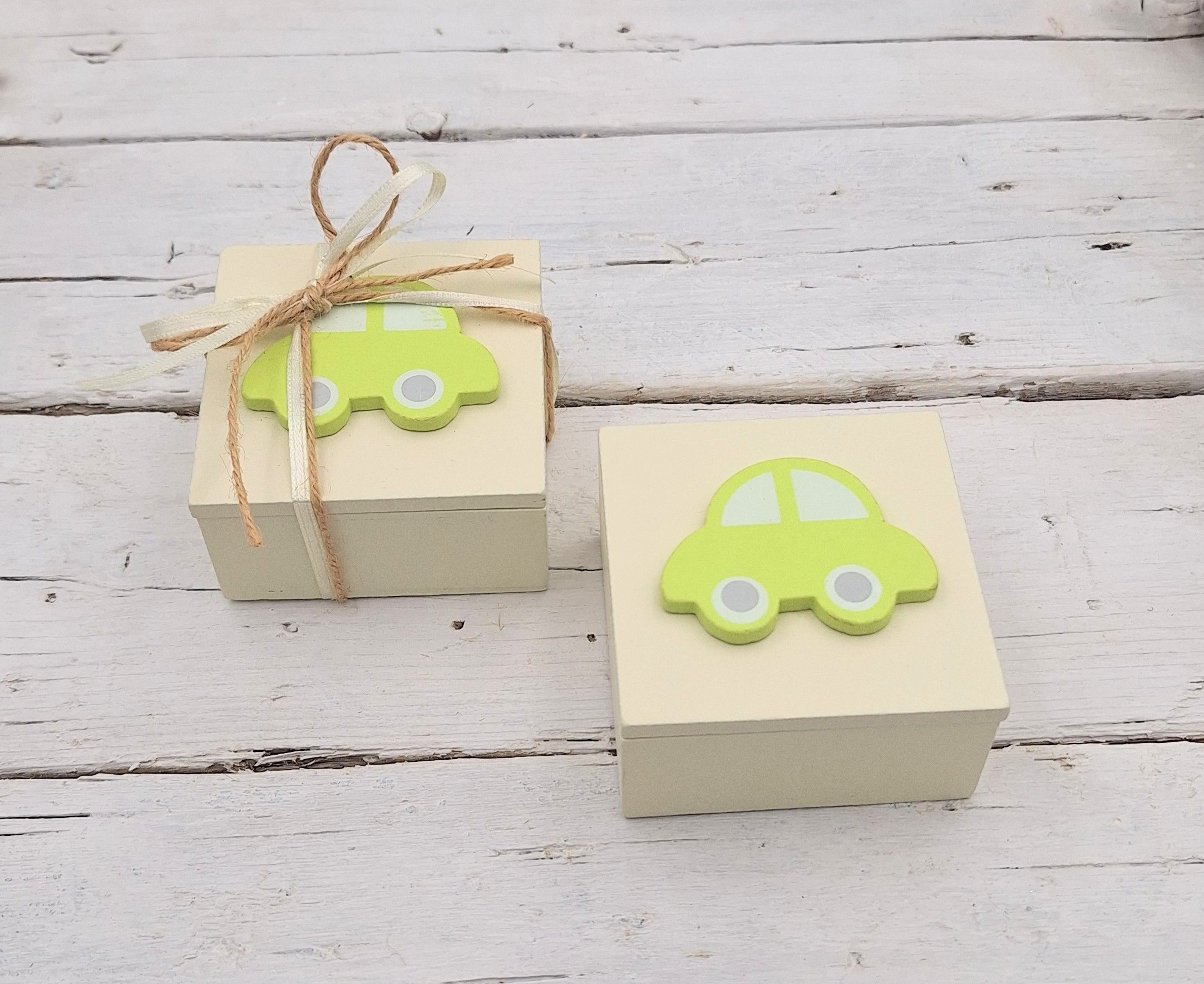 Μπομπονιέρα κουτάκι ξύλινο με αυτοκινητάκι