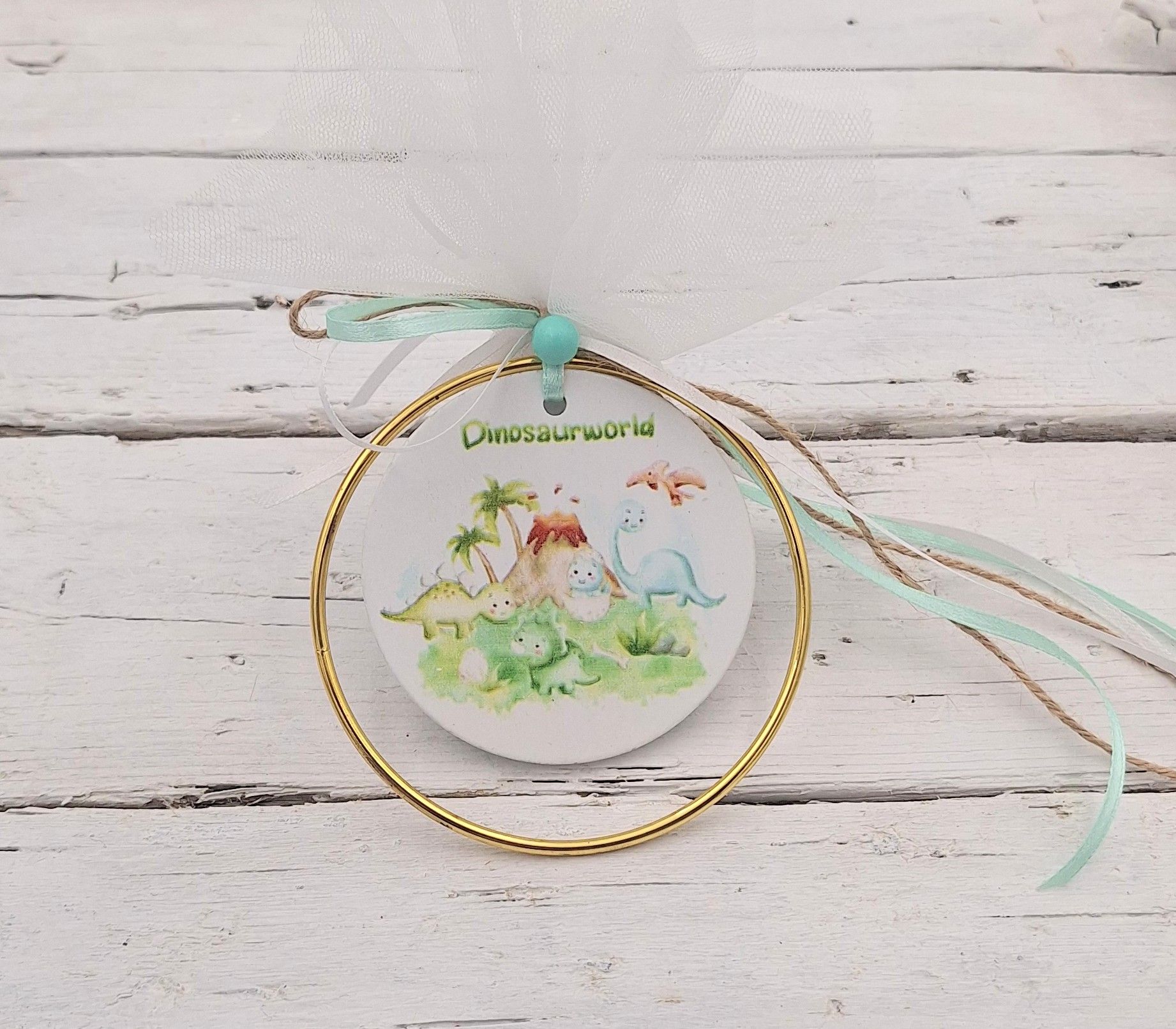 Μπομπονιέρα χρυσός κρίκος με ξύλινο διακοσμητικό "Dinosaurword"