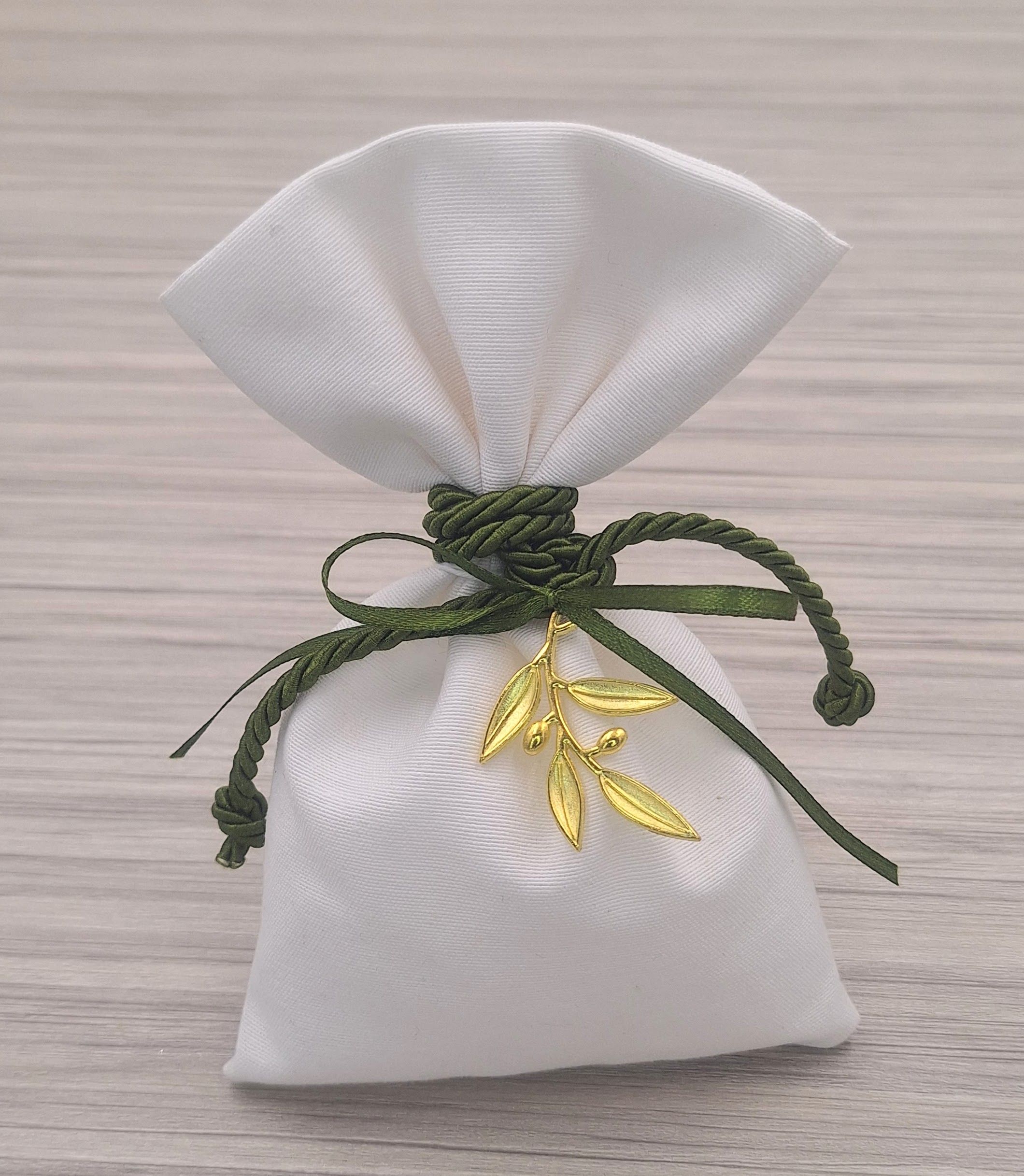 ΠΟΥΓΚΙ ΜΕ ΧΡΥΣΟ ΚΛΑΔΙ ΕΛΙΑΣ